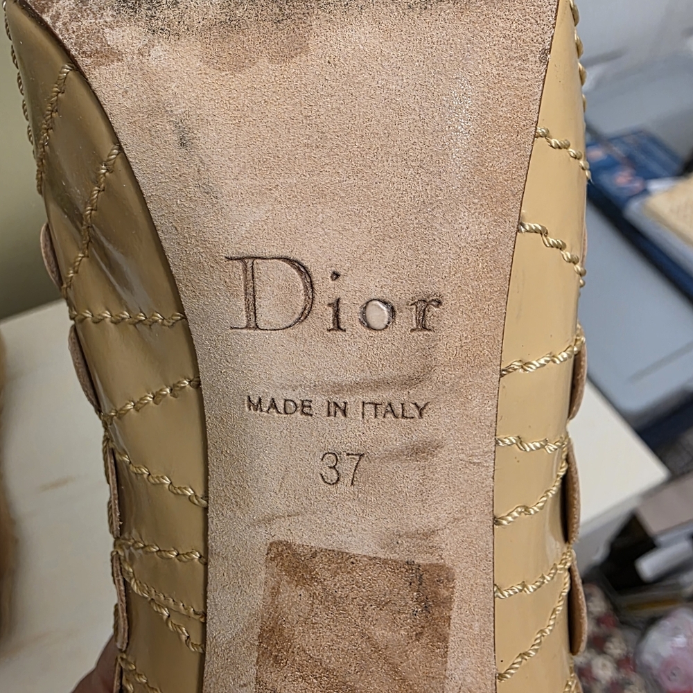 Dior |  Beige Leather Scalloped Platform Pumps with Gold Stiletto Heels Sz 37 - Picture 10 of 12